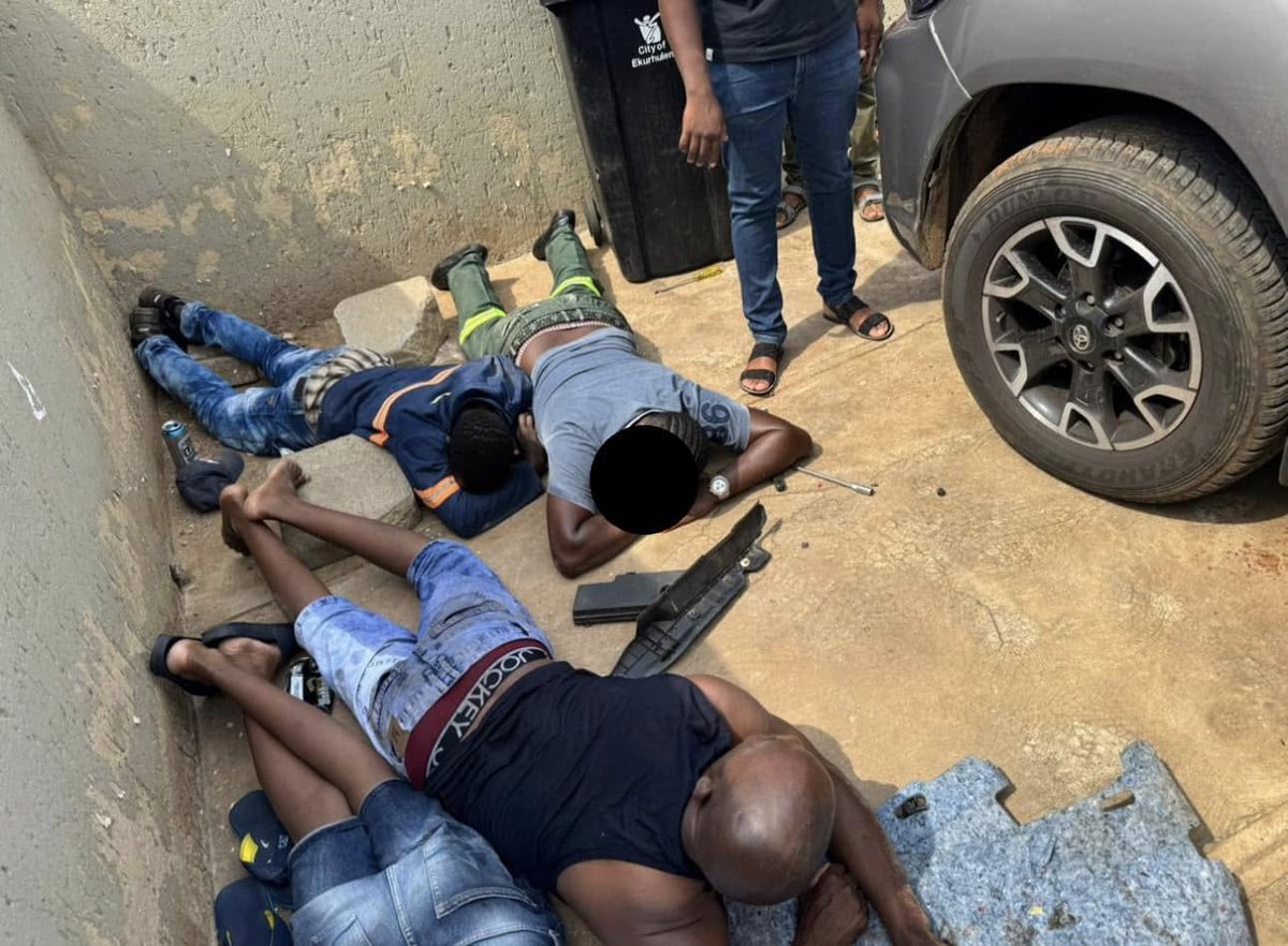 _ArriveAlive's tweet photo. Suspects caught in action while stripping suspect stolen vehicle in the Katlehong area https://t.co/vNqPZ4bSD2
#ArriveAlive #VehicleStripped #SuspectCaught #EMPD https://t.co/jW4kBiGdSx