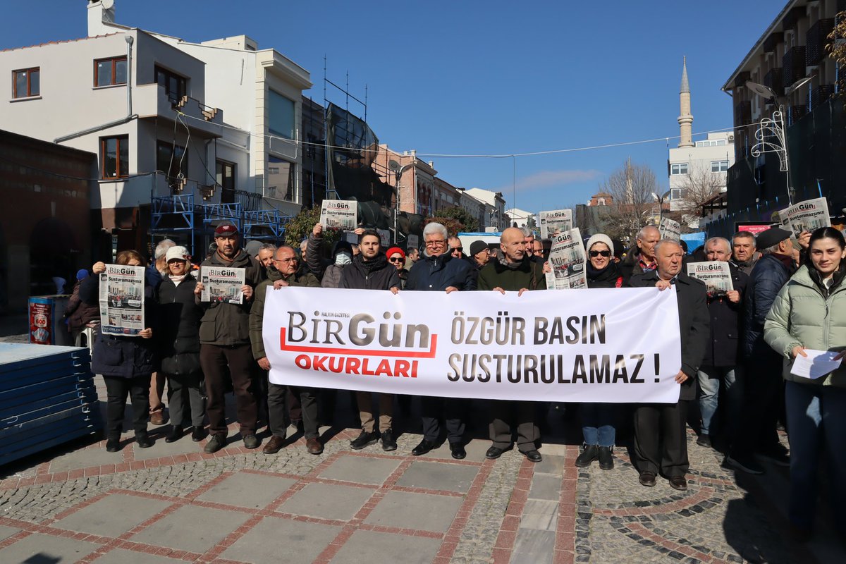 SOLpartiEdirne's tweet photo. Bu gün Edirne’de “Özgür basın susturulamaz!” Dedik https://t.co/ySLcs7xnEN
