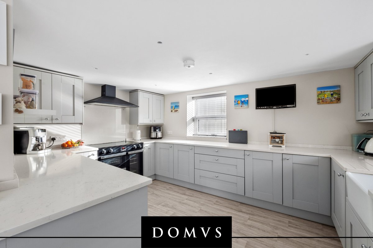 🏡🐴Once a working stable, this 3/4-bed, 3-bath home comes with solar panels, walled garden &amp; secure parking.

💌 Could this be your dream home? Let’s make it happen! 

Call Greg at 𝟬𝟭𝟯𝟬𝟱 𝟳𝟱𝟳 𝟯𝟬𝟬 or visit domvs.co.uk/properties/sal…

#HouseForSale #PropertyForSale