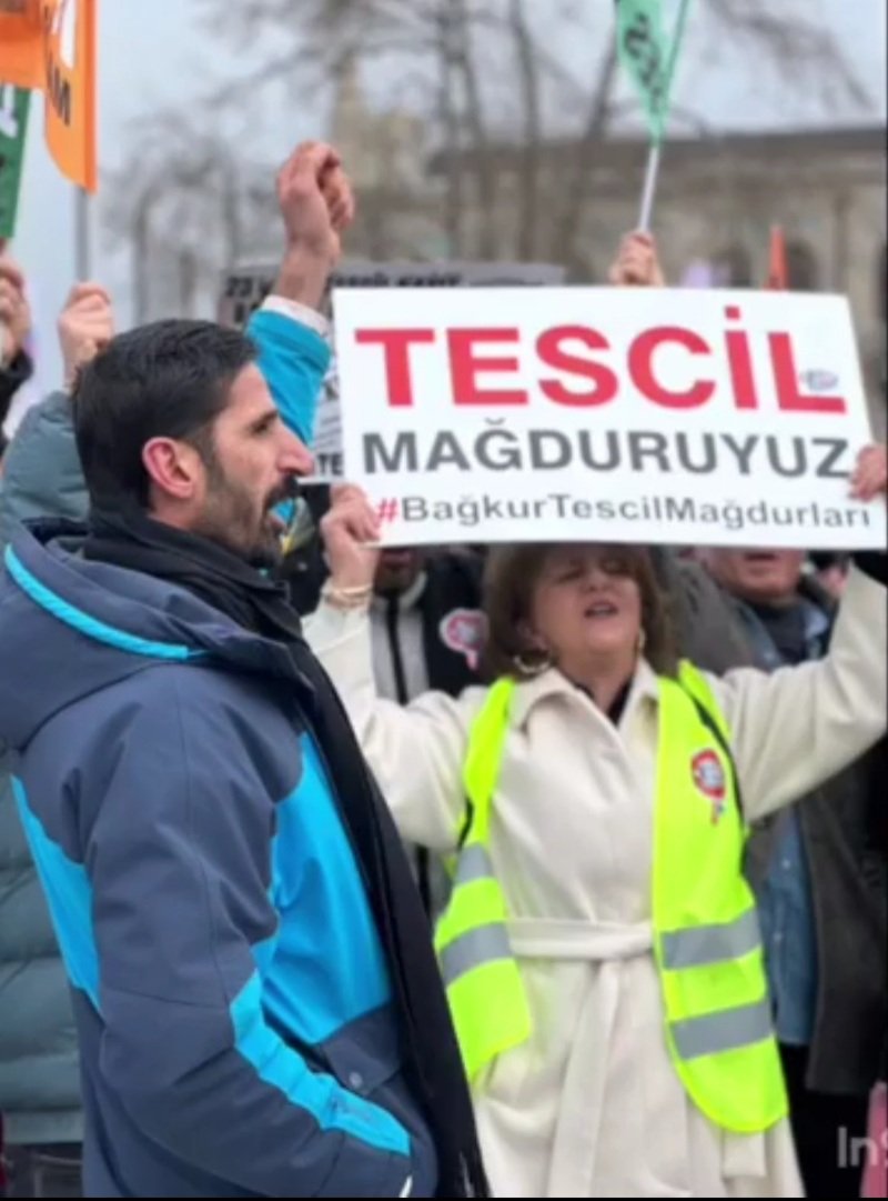 <a href="/BAGKURDERNEGI/">(BAĞ-DER) BAĞKUR VE EMEKLİLERİ DERNEĞİ</a> <a href="/GFeyman/">Gülgûn FEYMAN</a> <a href="/ma_cenkci/">Mehmet Akif Cenkci</a> 2000 Öncesi Bağkur #Tescil hak kaybına çözüm #Şart Vergi &amp; Oda Kaydımız Var Bağkura #TESCİL hakkı yok ✍️ Çözüm için yazıyoruz‼️  
#BağkurTESCİLMağdurları

<a href="/RTErdogan/">Recep Tayyip Erdoğan</a>
<a href="/_cevdetyilmaz/">Cevdet Yılmaz</a>
<a href="/isikhanvedat/">Prof. Dr. Vedat Işıkhan</a>
<a href="/Akparti/">AK Parti</a>
<a href="/MHP_Bilgi/">MHP</a>
<a href="/bbpgenelmerkez/">BÜYÜK BİRLİK PARTİSİ</a>
<a href="/herkesicinCHP/">CHP 🇹🇷</a> 
<a href="/memetsimsek/">Mehmet Simsek</a>