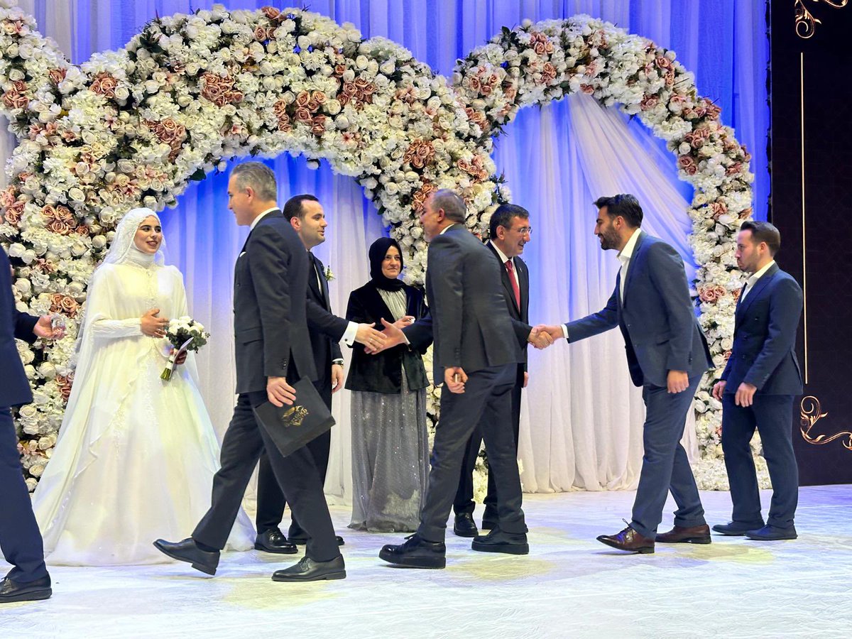 Cengiz Bingöl (@cengizbingoll) on Twitter photo Cumhurbaşkanı Yardımcımız Değerli Hemşerimiz Sn.Cevdet YILMAZ Bey’in kıymetli evlatlarının düğün merasimine katıldık mutluluklar diliyorum… <a href="/_cevdetyilmaz/">Cevdet Yılmaz</a> Cumhurbaşkanı Yardımcımız Değerli Hemşerimiz Sn.Cevdet YILMAZ Bey’in kıymetli evlatlarının düğün merasimine katıldık mutluluklar diliyorum… <a href="/_cevdetyilmaz/">Cevdet Yılmaz</a>
