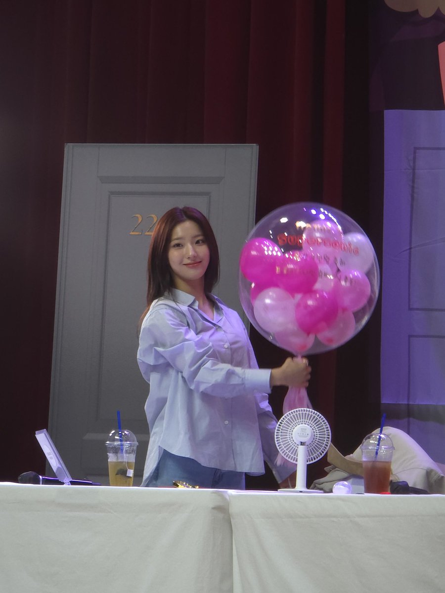 7년이라는 시간동안 우리의 캡틴이어서 너무 든든했고, 행복한 시간들이었어. 찬란한 미래들이 새롬이를 맞이할 수 있게 더욱 큰 응원으로 새로운 시작을 반겨줄게. 지겨울 때까지 꼭 붙어있자. 항상 응원하고 많이 사랑해☘️

#이새롬 #saerom #프로미스나인 #fromis_9