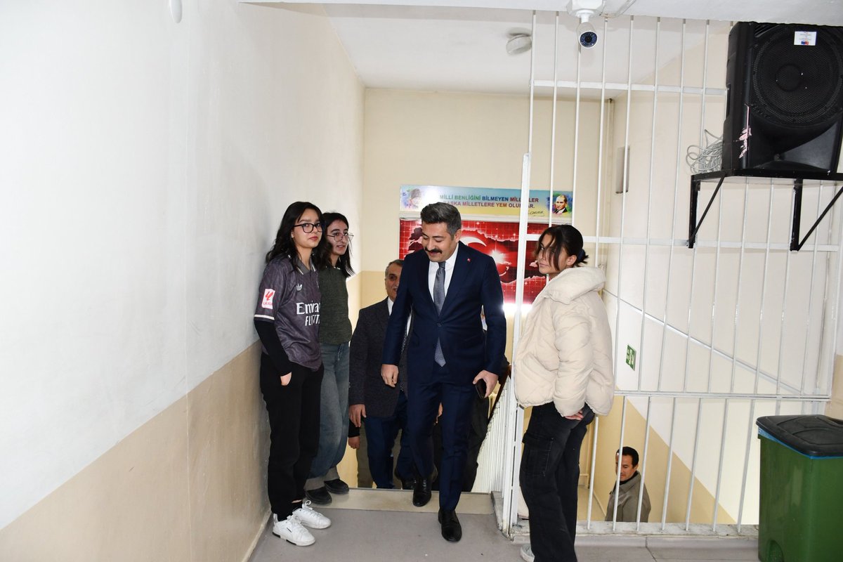 Yavuz BEŞKARDEŞ (@yavuzbekarde) on Twitter photo Kaymakamımız Sayın Nurhalil Özçelik ile birlikte Tuğrul Bey Anadolu Lisesini ziyaret ederek öğretmen ve öğrencilerimiz ile sohbet ettik.
<a href="/tcmeb/">Millî Eğitim Bakanlığı</a>
<a href="/kayavedat7580/">Vedat Kaya</a>
<a href="/Bitlis_Mem/">Bitlis İl Milli Eğitim Müdürlüğü</a> Kaymakamımız Sayın Nurhalil Özçelik ile birlikte Tuğrul Bey Anadolu Lisesini ziyaret ederek öğretmen ve öğrencilerimiz ile sohbet ettik.
<a href="/tcmeb/">Millî Eğitim Bakanlığı</a>
<a href="/kayavedat7580/">Vedat Kaya</a>
<a href="/Bitlis_Mem/">Bitlis İl Milli Eğitim Müdürlüğü</a>