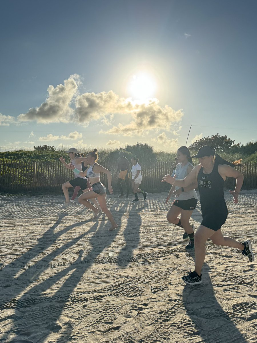 SoyCorredora's tweet photo. Fueron 7 días del primer Running Camp en Miami de #soycorredora ¡y la pasamos increíble! Sesiones de fuerza, técnica, meditación, breathwork y más ¡nos vemos el próximo año! https://t.co/mmfu7dXjkC