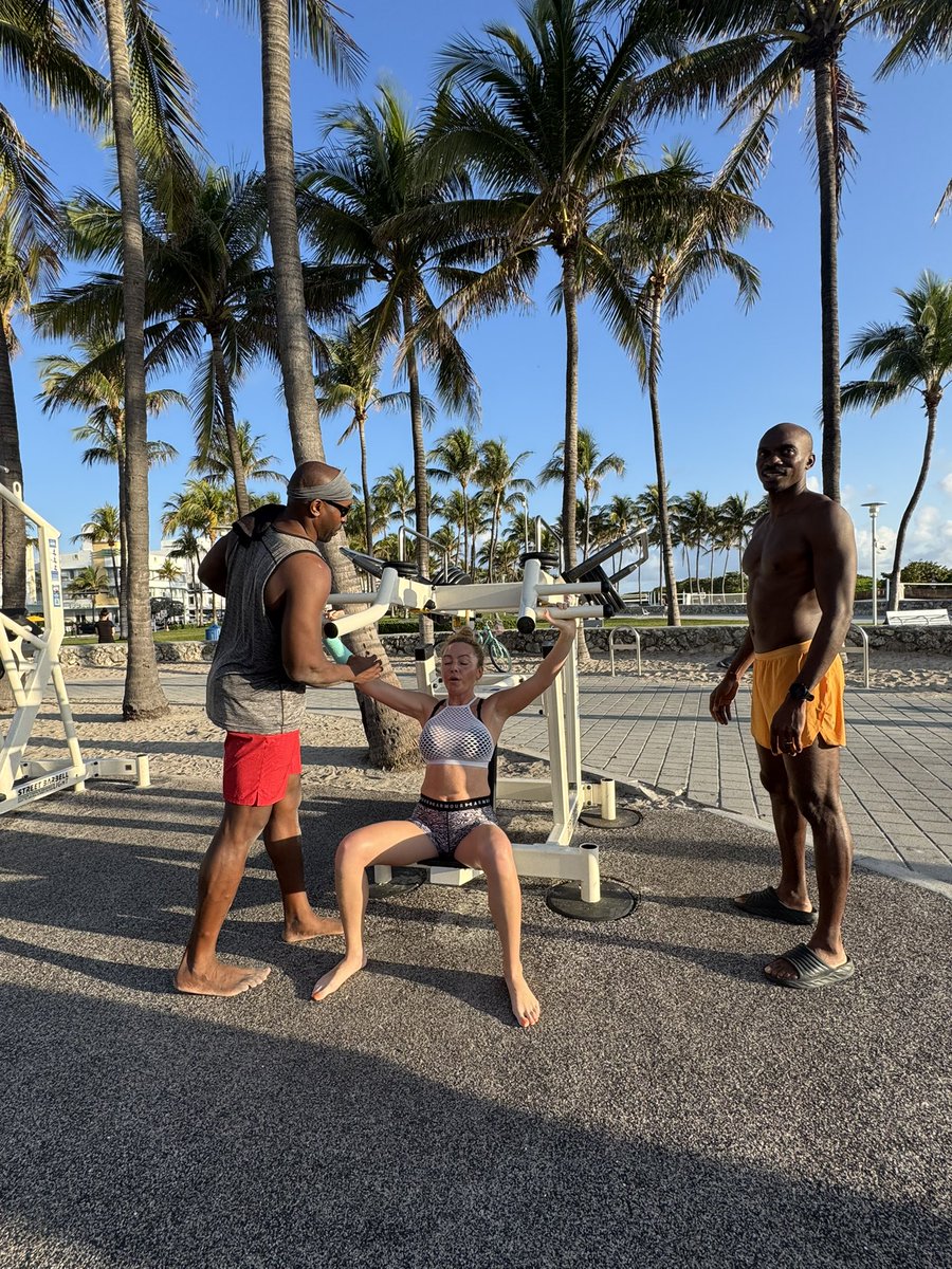 SoyCorredora's tweet photo. Fueron 7 días del primer Running Camp en Miami de #soycorredora ¡y la pasamos increíble! Sesiones de fuerza, técnica, meditación, breathwork y más ¡nos vemos el próximo año! https://t.co/mmfu7dXjkC