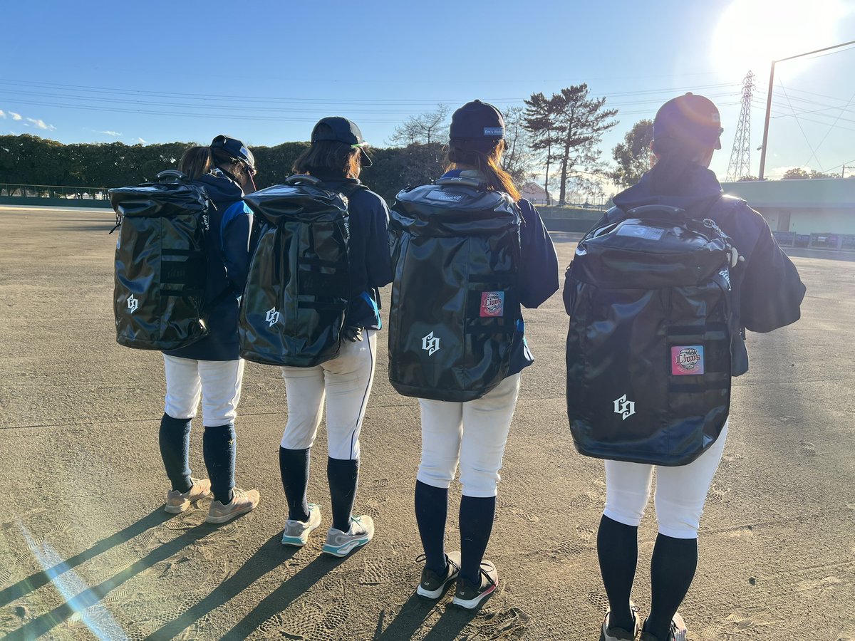 lions_ladies's tweet photo. Newチームリュック🎒🦁

ライオンズレディースは #blueeq さんのリュックで揃えてます！！！

たくさん入れられて使いやすいのでとてもおすすめです✨

リュックの他にもたくさんのアイテムがあるので皆さん是非チェックしてみてください👀

#sslionsladies 
#blueeq
#ブルイク
#加須市
#女子野球 https://t.co/ybdxc9im7E
