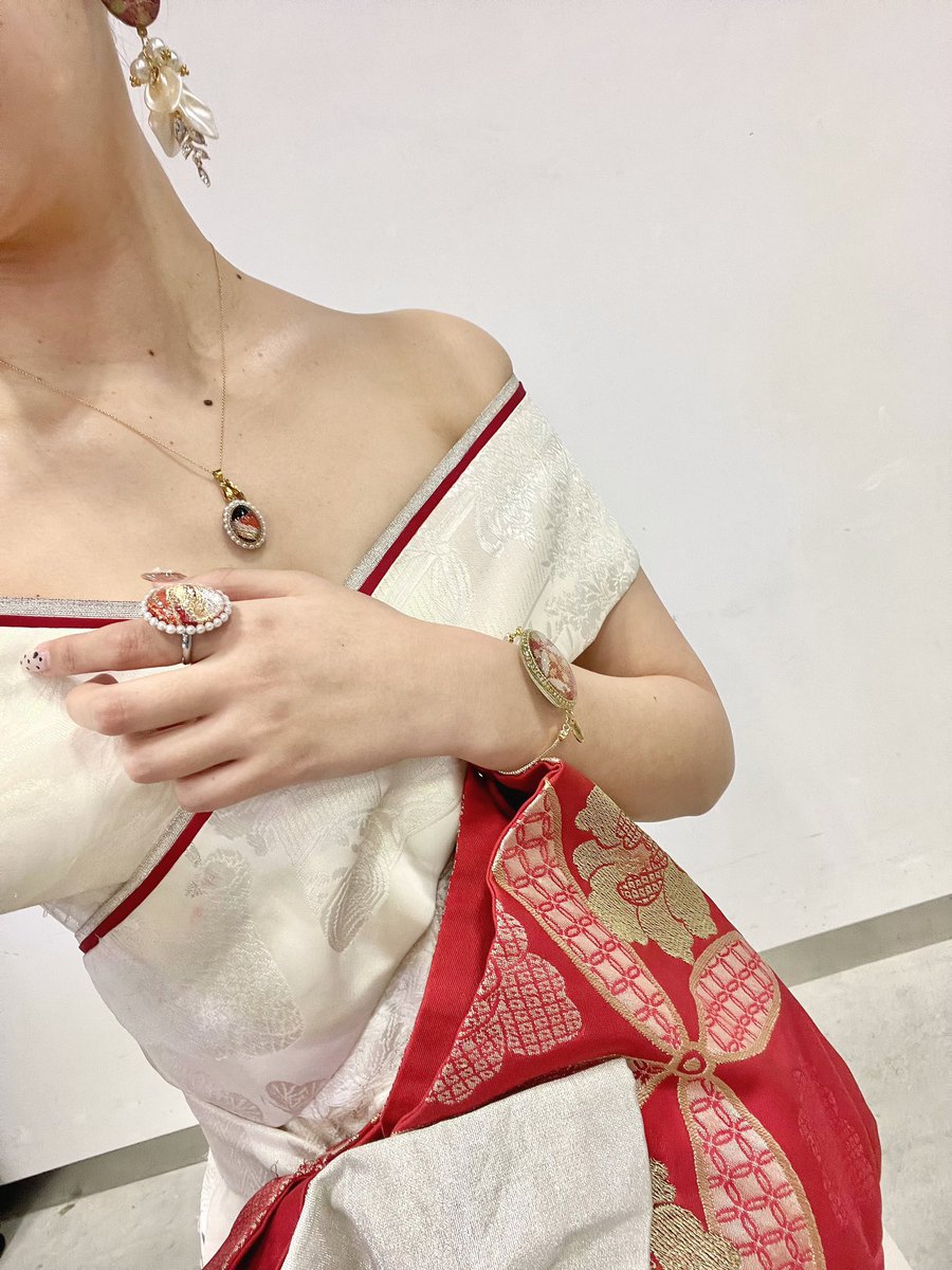 nnk_627's tweet photo. 先日東京ビックサイトにて
開催された宿フェス♨️
日本文化・サスティナブルファッションショーに出演してきました🌸
着物をリメイクした和ドレスとアクセサリーがとても素敵でした☺️💓💓
#宿フェス #ファッションショー
#モデル #和ドレス #白無垢 https://t.co/SLbxtOzIc7