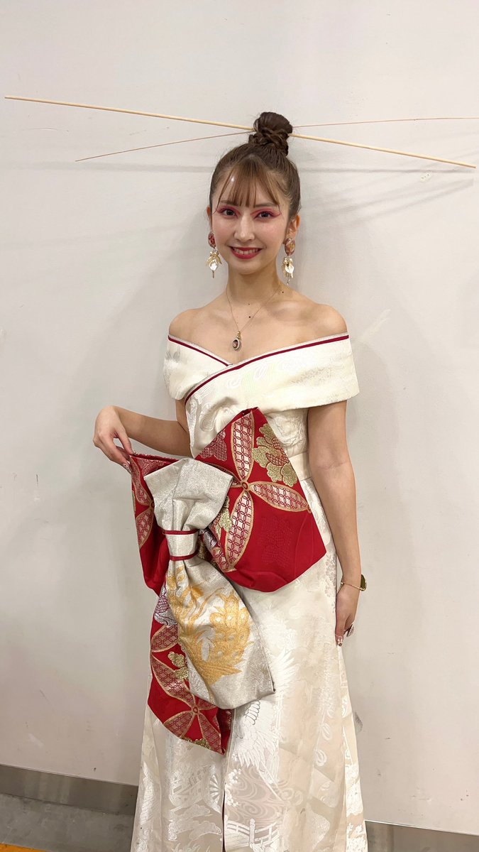 nnk_627's tweet photo. 先日東京ビックサイトにて
開催された宿フェス♨️
日本文化・サスティナブルファッションショーに出演してきました🌸
着物をリメイクした和ドレスとアクセサリーがとても素敵でした☺️💓💓
#宿フェス #ファッションショー
#モデル #和ドレス #白無垢 https://t.co/SLbxtOzIc7