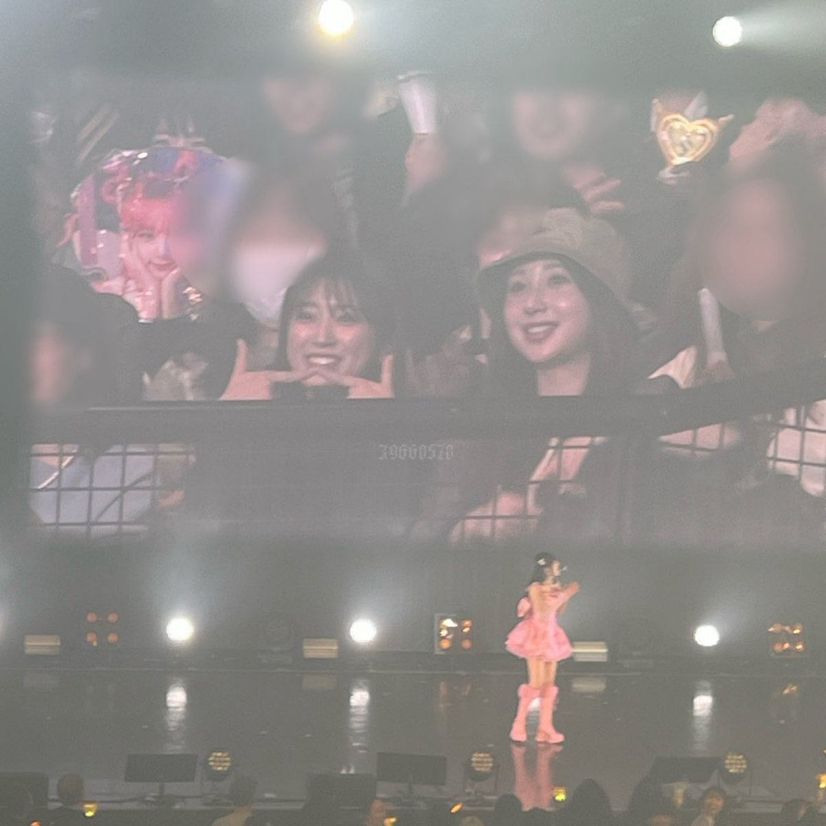 イェナちゃんコンサートに奈子ちゃんと朱里ちゃん😳♡

 #四角からはじまる異世界旅行
#YENA #イェナ #최예나