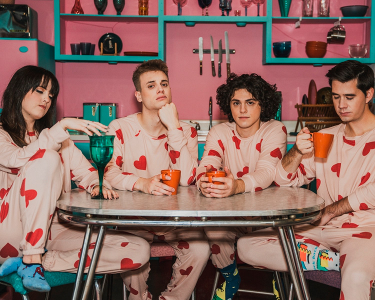 🎧 A Short Walk to Pluto reflete a chegada da vida adulta no álbum de estreia ‘Out of Range’.

🔗 tecoapple.com/2025/02/10/a-s…