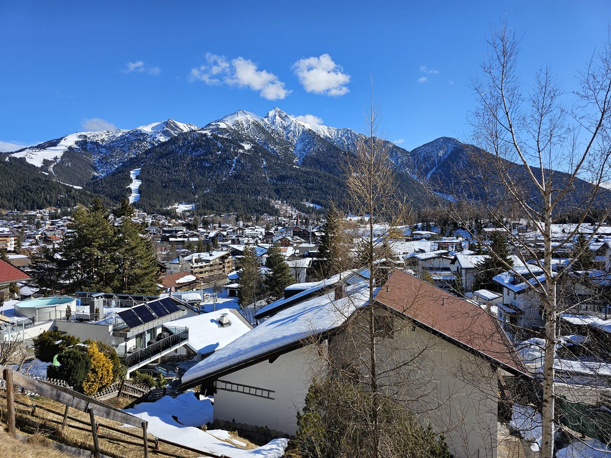 wetterkoess's tweet image. Mit leichter #Föhn Unterstützung schon wieder milde +6°C (um 12 Uhr) auf knapp 1200m in #Seefeld