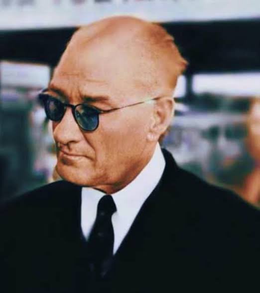 yarennuy's tweet photo. BU ÜLKEYE 3 ŞEY LAZIM  🇹🇷 
1-) MUSTAFA   
2-) KEMAL  
 3-) ATATÜRK https://t.co/yrWvdhsril