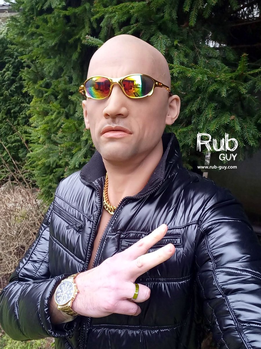 Anybody for masked shiny fun? ✌️

Silicone mask from <a href="/Smitizen/">SMITIZEN</a>