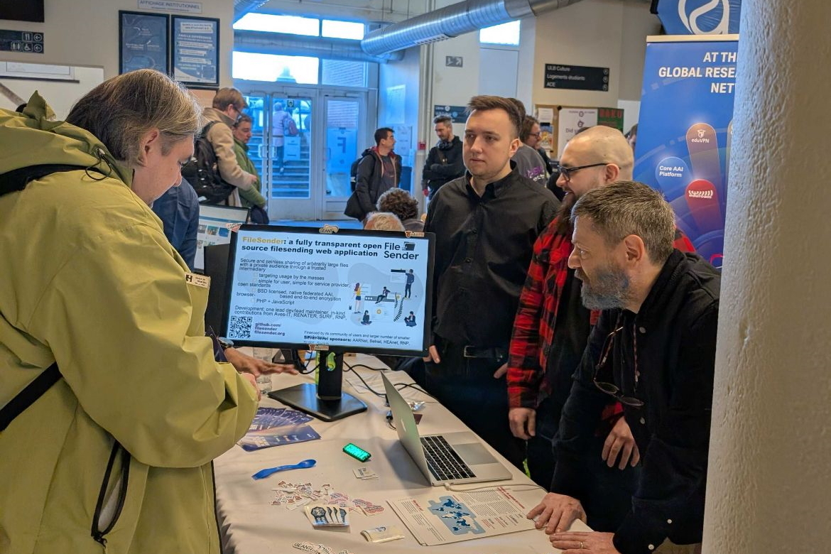 FileSender project (@filesender) on Twitter photo On ποΈ February 1-2, 2025 #FileSender was presented at #FOSDEM 2025 in Brussels at the GΓANTβs exhibition booth. π€©
Details on π bit.ly/4gBJDns
#opensourcesoftware <a href="/AARNet/">AARNet Australia</a> <a href="/CSCfi/">CSC</a> <a href="/ReteGARR/">Consortium GARR</a> <a href="/HEAnet/">HEAnet</a> <a href="/Rede_RNP/">RedeRNP</a> On ποΈ February 1-2, 2025 #FileSender was presented at #FOSDEM 2025 in Brussels at the GΓANTβs exhibition booth. π€©
Details on π bit.ly/4gBJDns
#opensourcesoftware <a href="/AARNet/">AARNet Australia</a> <a href="/CSCfi/">CSC</a> <a href="/ReteGARR/">Consortium GARR</a> <a href="/HEAnet/">HEAnet</a> <a href="/Rede_RNP/">RedeRNP</a>