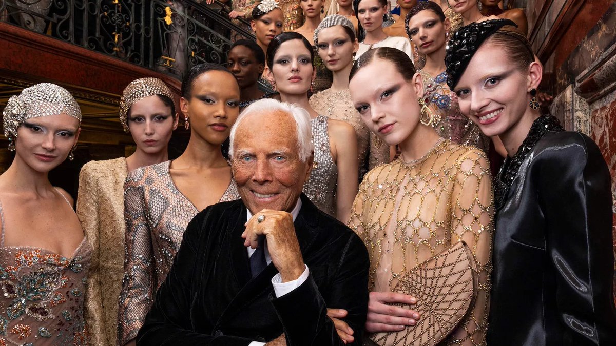 👗 #ArmaniPrivé: un viaje por la luz a través de brillantez

Los nuevos modelos diseñados por <a href="/giorgioarmani/">GiorgioArmani</a> llenan París de elegancia y fulgor, desplegando la colección primavera-verano 2025 en una travesía de pura galanura

✍️ <a href="/Ldragon_21/">Lidia</a>

22minutoscon.com/2025/02/10/gio…