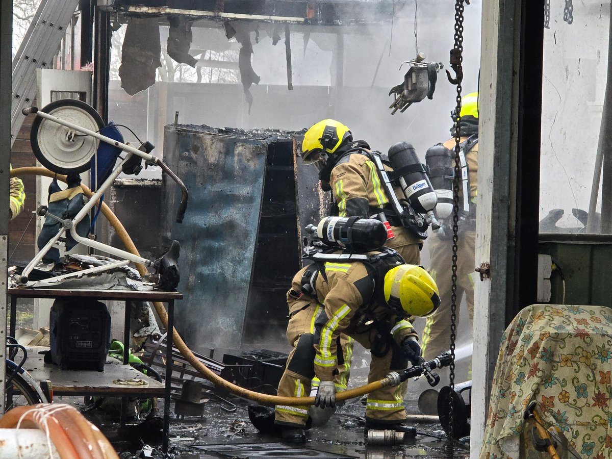 Schuurbrand onder controle in Honselersdijk