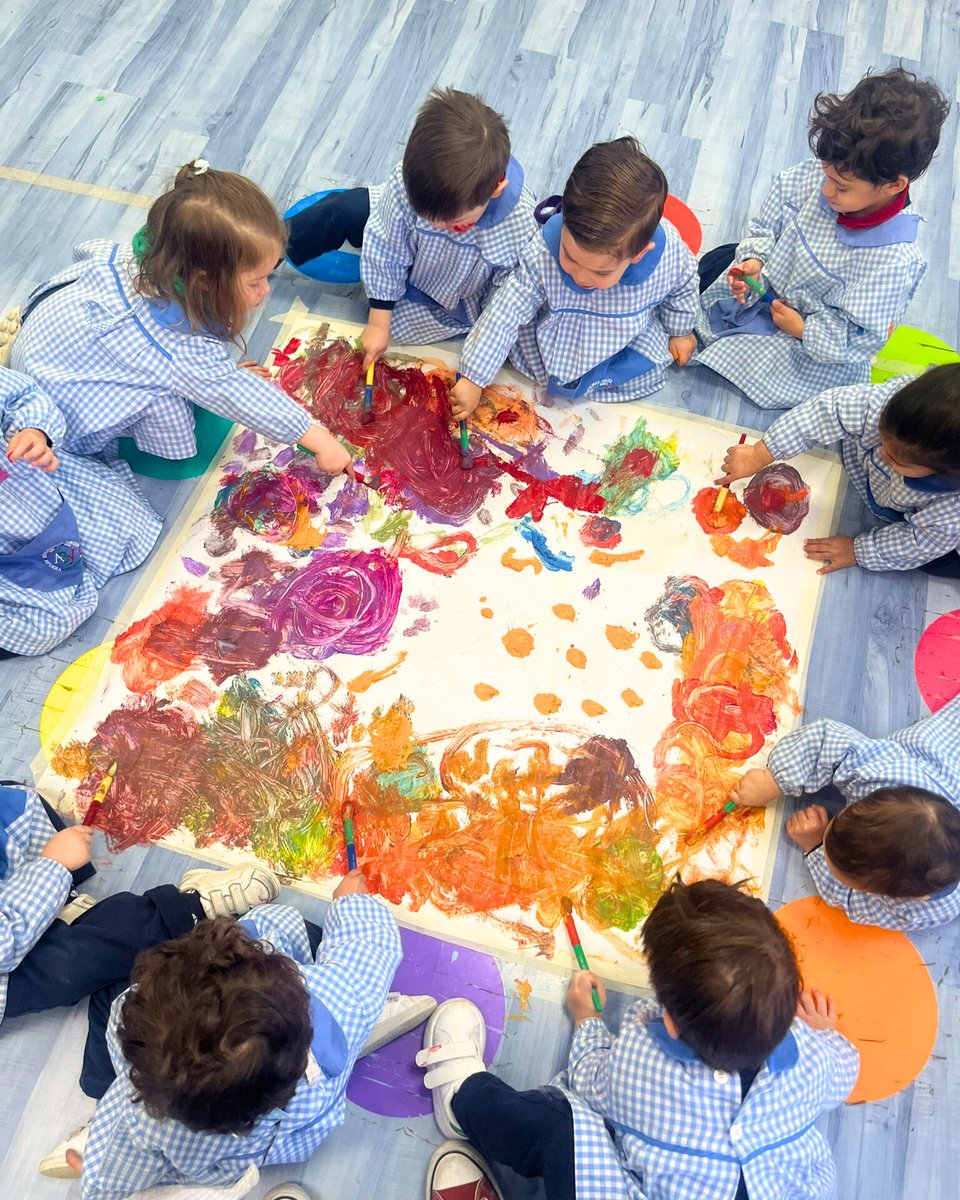 Los Osos dejan volar su creatividad con pinceles y muchos colores 🐻🎨. ¿Qué os parece su obra de arte ✨🎭? Recuerda que puedes ver todas las fotos de Osos en la fototeca 📷.