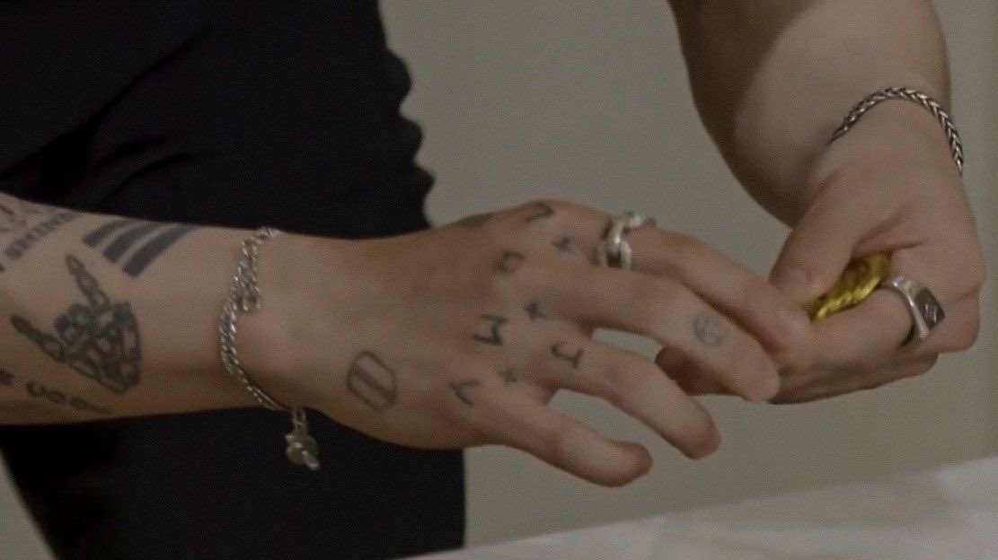 thvjkmon's tweet photo. Jungkook’s hands https://t.co/Akt9184xZF
