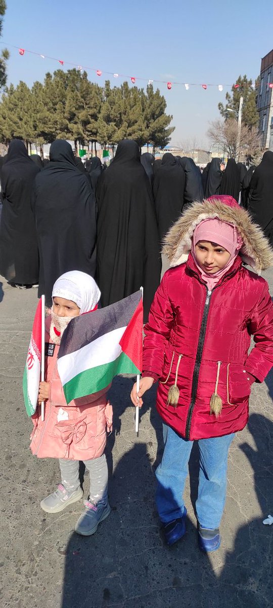 ما آمدیم .....
انقلاب اسلامی ایران اهداف مقدس و والایی دارد 
و ما برای حفظ این آرمانهای مقدس، راهپیمایی که هیچ، جان میدهیم....
#انقلاب_امید
 #انقلاب_بایرامی