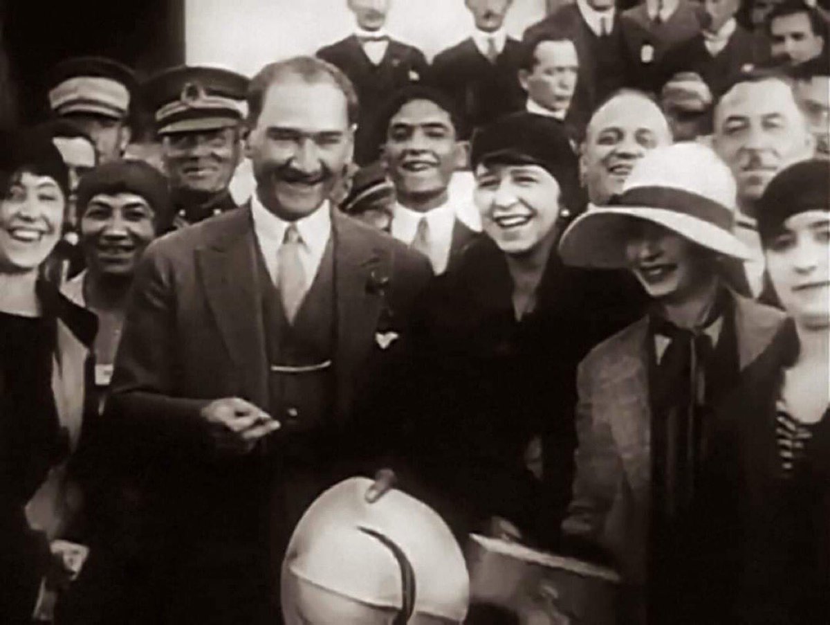 Bi Atatürk’ü severim, bir de Atatürk’ü seveni.