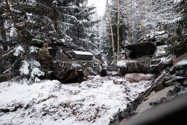 US_EUCOM's tweet image. Exercise &apos;Winter Camp&apos; is in full swing in Estonia! Exercises like these enhance Soldiers&apos; war-fighting skills through immersive, real-world training, in a dynamic operational environment. #WeAreNato #agileforces #readyandresilient #agileanddynamic