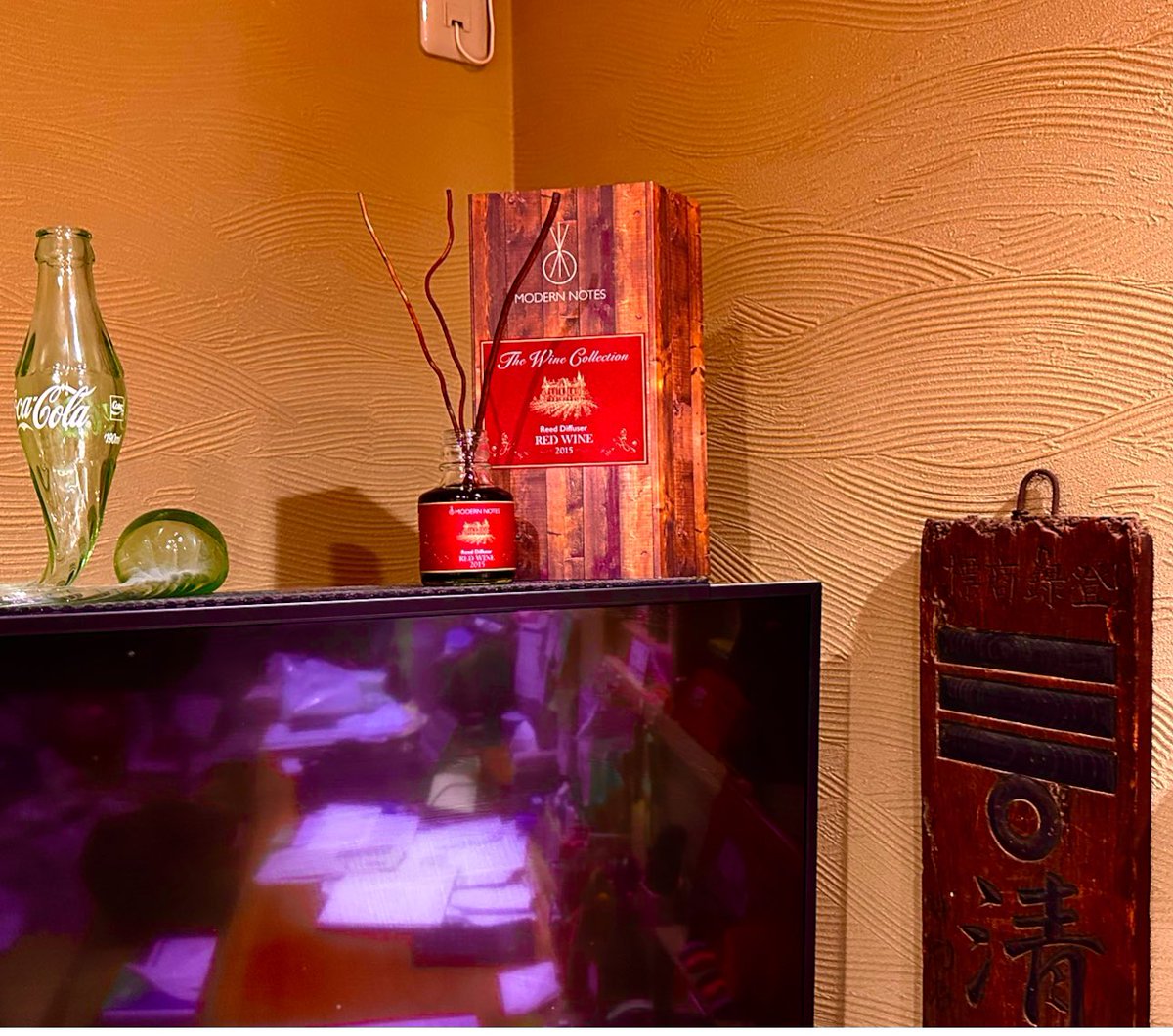 motocompo1173's tweet image. 自分の部屋のディフューザー
　MODERN NOTES（モダンノーツ)
　　 2015 RED WINE
この香りは赤ワイン🍷の香り
　甘すぎずスパイシー過ぎない
良い香りですよ。　

＃MODERNNOTES
＃2015REDWINE 
＃ディフューザー