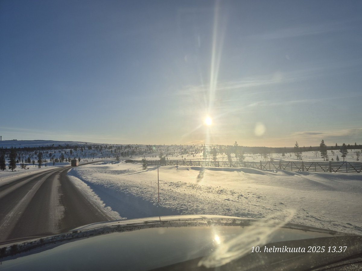 keski_e's tweet image. Kyllä talvi on hienoa aikaa! Helmikuu ja aurinko paistaa 😎🤘 #winterrules #ivalo