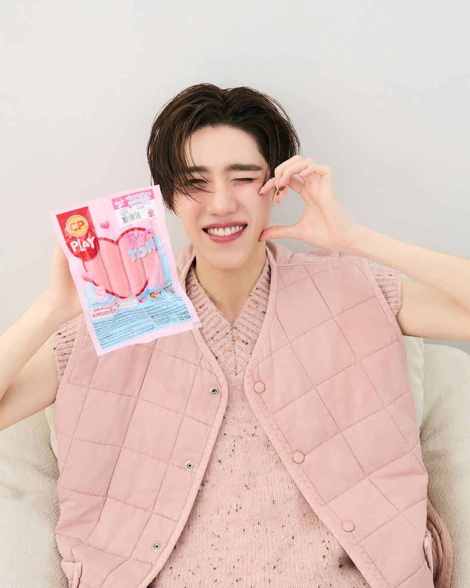 PPKRITT_DAILY's tweet photo. [IG] — pp.kritt
10.02.25

ใกล้วาเลนไทน์แล้ว พีจะเอาซีพี ไส้กรอกทูโทน ซองนี้บอกรักใครดีน้าา?? 🩷 🤍

บอกรักแบบไม่ต้องมีคำว่ารัก ให้ #ไส้กรอกทูโทน ซองนี้สิ!! เขียนข้อความหน้าซองไปบอกรักแบบเนียนๆ ไม่ต้องเขิน😘

#CPPlay #ไส้กรอกนมชมพูทูโทน
#กลิ่นนมวานิลลาและนมฮอกไกโด
#PPKritt https://t.co/tQtOdtDx7E