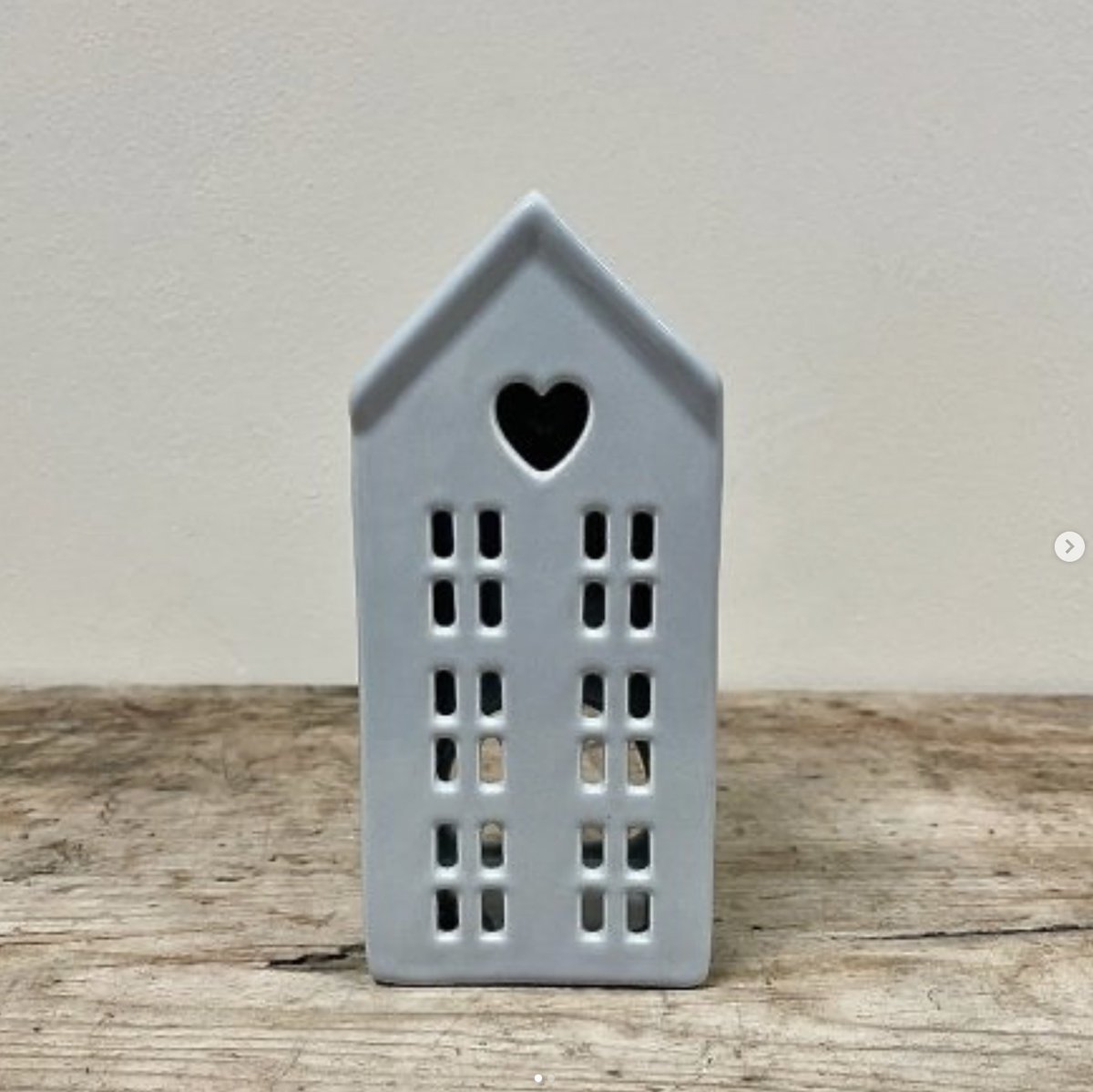 FirefliesLtd's tweet photo. Cosy candles and cuddles is all we need this valentines day 🥰 find our full range online 😍

#home #homedecor #homeinspo #nurserywallart #travelmap #pinmap #anniversarygift #valentines #valentinesday https://t.co/nNpDDqJi4t