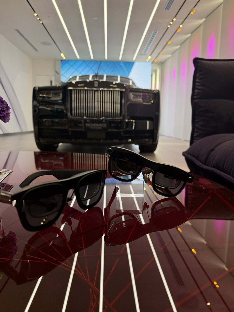 junginza1948's tweet photo. ロールスロイスのイベントで
JUNGINZAオーダーメイドイベント🕶️XrealONEを体験してくれたお客様達から
「凄い🥰」と大好評でした。
本国イギリス🇬🇧のロールスロイスからも
高評価を頂きました🫡
#junginza
#XREALONE
#xreal https://t.co/mT6SSvpCWw