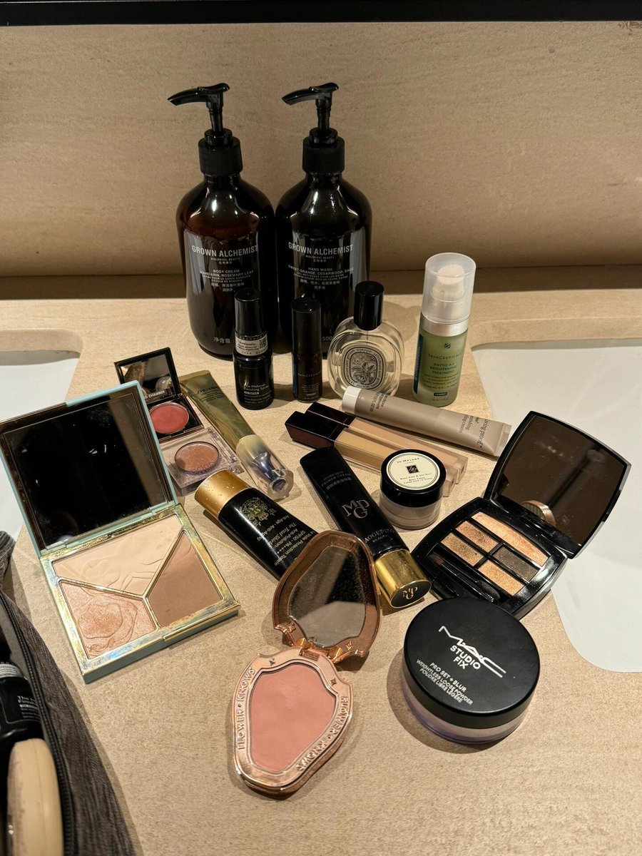 Adeline_dssh's tweet image. Wash up