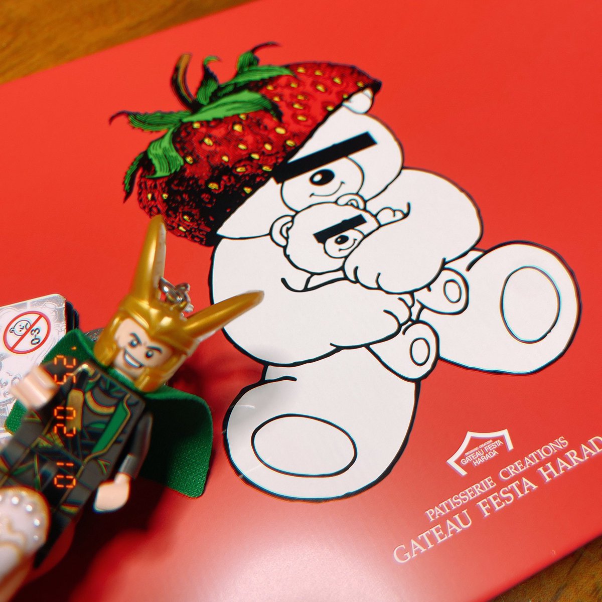 「ちーちゃんからハッピーセット届いた〜めちゃくちゃ嬉しい好きなものしか入ってないレ」|🧸🍓a̲c̲o̲🍓🧸のイラスト