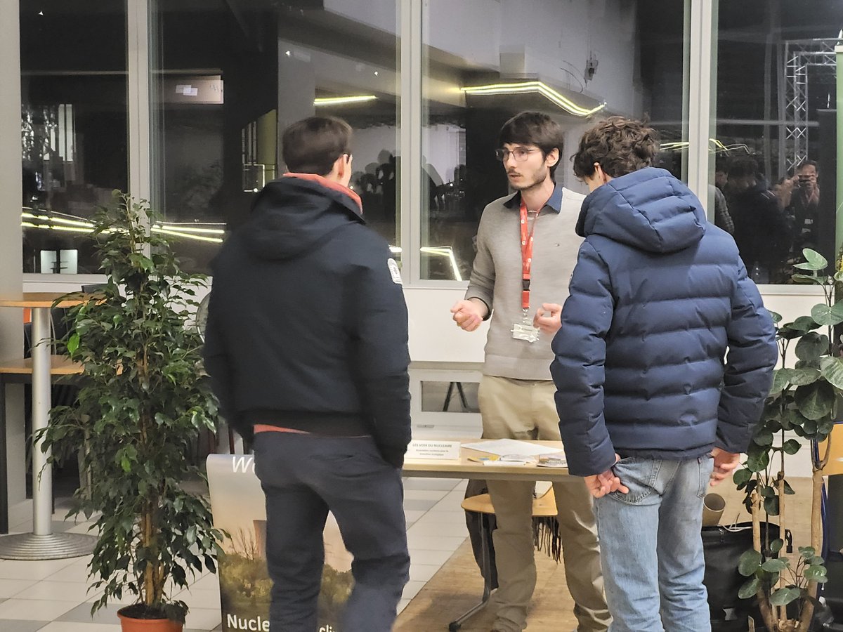 voicesofnuclear's tweet photo. Last week Thursday, Voices of Nuclear were at the Ecological Transition Engineer Forum organized by the FITE Club of @CentraleLyon 🎓 as an exhibitor.
We exchanged ideas with engineering students on the future of the energy transition. #EcologicalTransition #Engineers https://t.co/4wzjimezeH