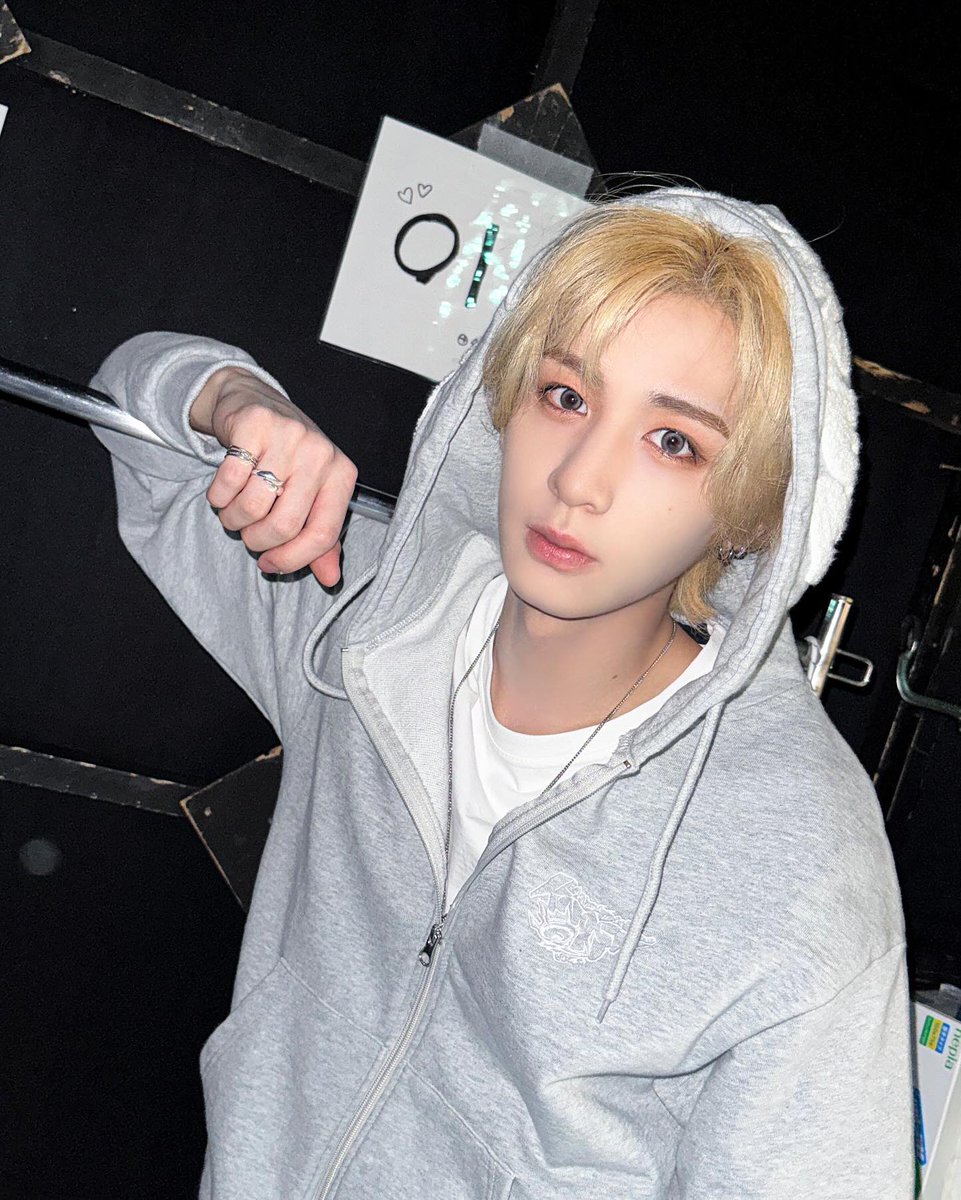 nyaburly's tweet photo. 예뻐...... https://t.co/jmuIB3W1ev