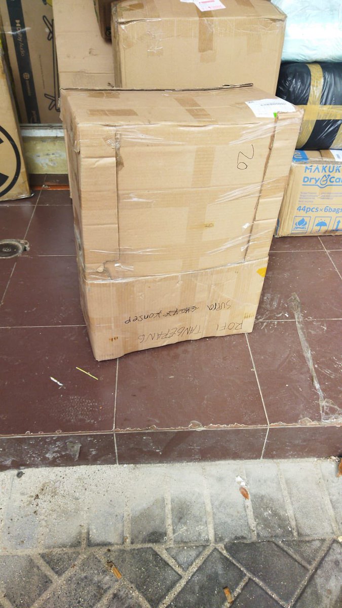 rofiandika's tweet photo. KURIR KALO EMANG GAK NIAT ANTER YA GAK USAH JADI KURIR. REBAHAN AJA DIRUMAH

GUA NGAMBIL SENDIRI, DISTATUSNYA DITULIS DI ANTER KURIR

PENGIRIMAN DARI TANGGAL 4 SAMPE TANGGAL 7 TAPI GA DI ANTER ANTER. TANGGAL 10 INI GUA NGAMBIL SENDIRI

@jntexpressid https://t.co/vMblg5SxNF