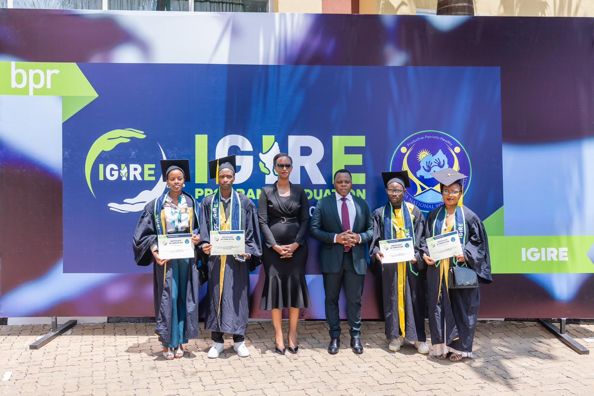 RwandaYouthArts's tweet photo. Uyu munsi, Min. @jnabdallah yitabiriye umuhango wo gutanga impamyabumenyi ku rubyiruko 90, rurangije amasomo y'imyuga n'ubumenyingiro muri gahunda ya #Igire ku nshuro ya karindwi. Aba banyeshyuri bari bamaze amezi atandatu biga mu mashami atandukanye ya @RwandaPolytec. https://t.co/K5gnVmtv2Z