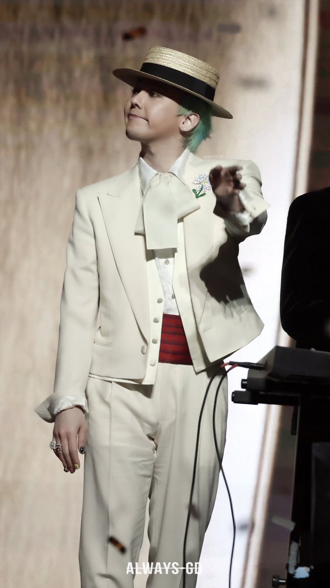 always_gd's tweet photo. 25.01.23
Le Gala des Pièces Jaunes 💛

#지드래곤 #권지용 #GDRAGON 
#Übermensch #위버맨쉬 
#GDRAGON_ÜBERMENSCH 

#AlwaysGD https://t.co/3mmpjK3jlt