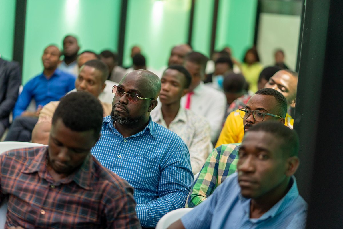 claudejoseph03's tweet photo. Ce dimanche 9 février, j’ai eu le privilège de rencontrer des enseignants de divers établissements scolaires de la capitale. Le problème de l’éducation en Haïti a été au centre de nos discussions. Ce fut également l’occasion de présenter la vision du parti pour une école qui reflète pleinement la grandeur de l’histoire de notre nation.