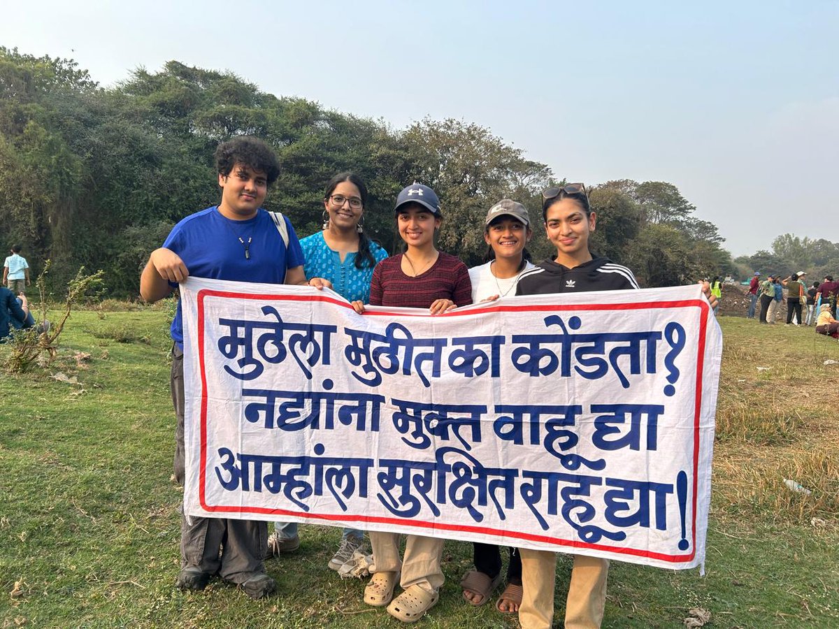 DevakiKunte's tweet photo. Was a proud Punekar yesterday-crowd of 5000+ gathered was reassuring to say the least-citizens from all walks of life supported Chipko wholeheartedly-hoping that authorities spare trees and river banks since an alternative low cost, less destructive plan presented by @PuneRivers https://t.co/2Ot43pFOFL