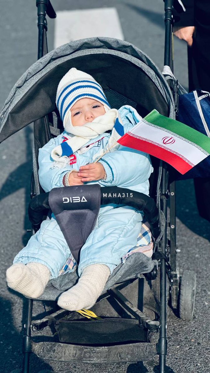 mafaz_ir's tweet photo. اسكار بهترين عكس راهپيمايي امروز
 تعلق ميگيره؛به اين ني ني انقلابي🥲
#بهمن۲۲ https://t.co/5DIPcAXgc8