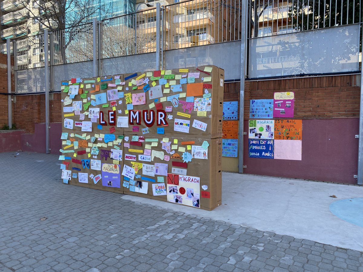 EscolaDuraniBas's tweet photo. “Le MUR” – Dia Escolar de la No-Violència i la Pau
Hem dedicat uns dies a commemorar la cultura de la no-violència i la pau per tal que els infants de la nostra escola esdevinguin defensors de la pau i de l’entesa entre persones. https://t.co/wdCWbIbY2I