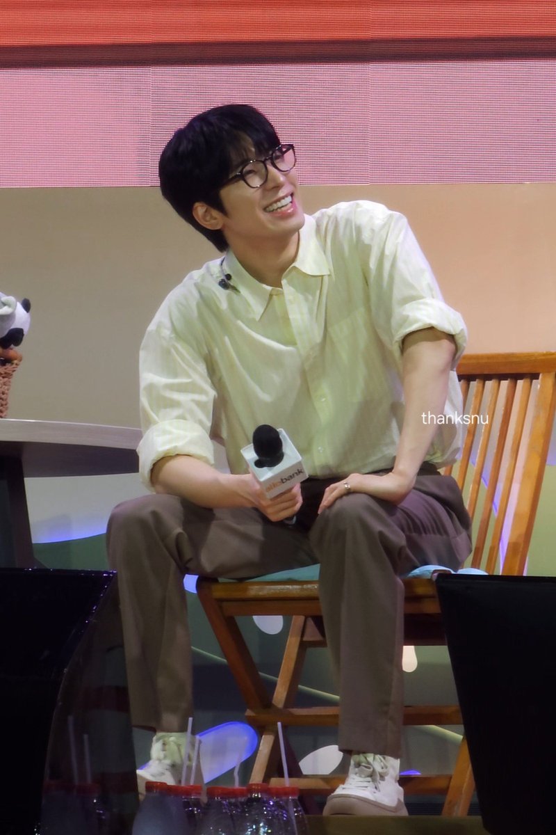 uh oh i’m falling in love 
      oh no i'm falling in love again