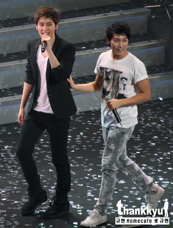 kyumindiary's tweet image. 𝙝𝙚 𝙡𝙚𝙖𝙙𝙨, 𝙞 𝙛𝙤𝙡𝙡𝙤𝙬
──  그의 발자국을 따라 영원히 걸어가리라

#kyumin #조이