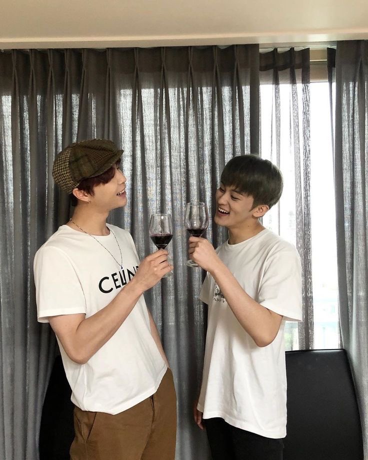MINHYUGNE's tweet photo. No birthday prayer is too late, because I always wish you all the best every day. Thank you for being the coolest brother ever! Love you loads, @JOHNNYJSJUH 🥳 https://t.co/a7egoKlFQs