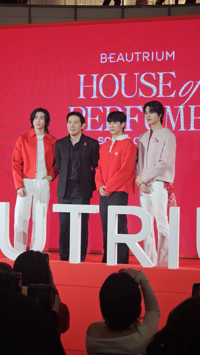 🥰ช็อตรวมเทพป่ะคะเนี่ยย

#BTHOP2025xBIBLE
#BTHOP2025xYINWAR
#BT_HouseOfPerfume2025