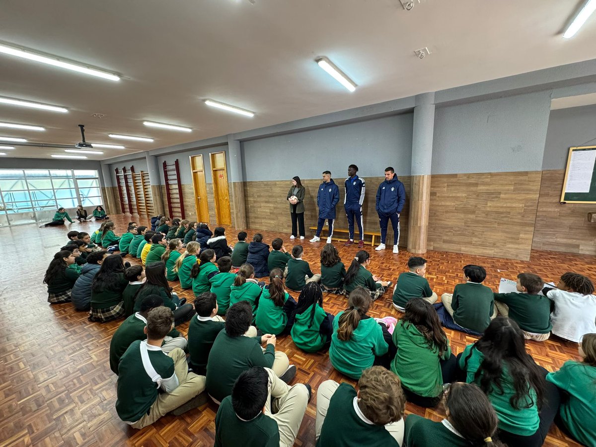 FundacionCFT's tweet photo. El pasado viernes visitamos el Colegio Ruiz de Luna, donde escuchamos las inquietudes de los más pequeños y hablamos de los valores en el deporte, la importancia de una buena alimentación y estudios.
¡ Fue todo un placer escuchar a estos peques! 🙌🏻
#juntosomosmas 💙🫂 https://t.co/VHfBzT58Hv