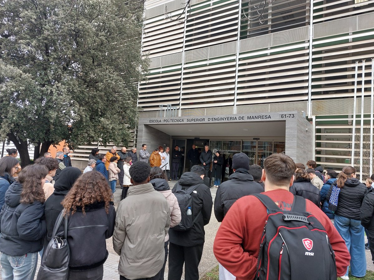 UPC Manresa (@upcmanresa) on Twitter photo 🖤 La comunitat de la <a href="/upcmanresa/">UPC Manresa</a> ens hem unit en un emotiu minut de silenci en record d’Aya Haourigui Akotat.
Un moment per honorar la seva memòria i compartir el nostre suport a la seva família, amics i companys. 🖤 La comunitat de la <a href="/upcmanresa/">UPC Manresa</a> ens hem unit en un emotiu minut de silenci en record d’Aya Haourigui Akotat.
Un moment per honorar la seva memòria i compartir el nostre suport a la seva família, amics i companys.