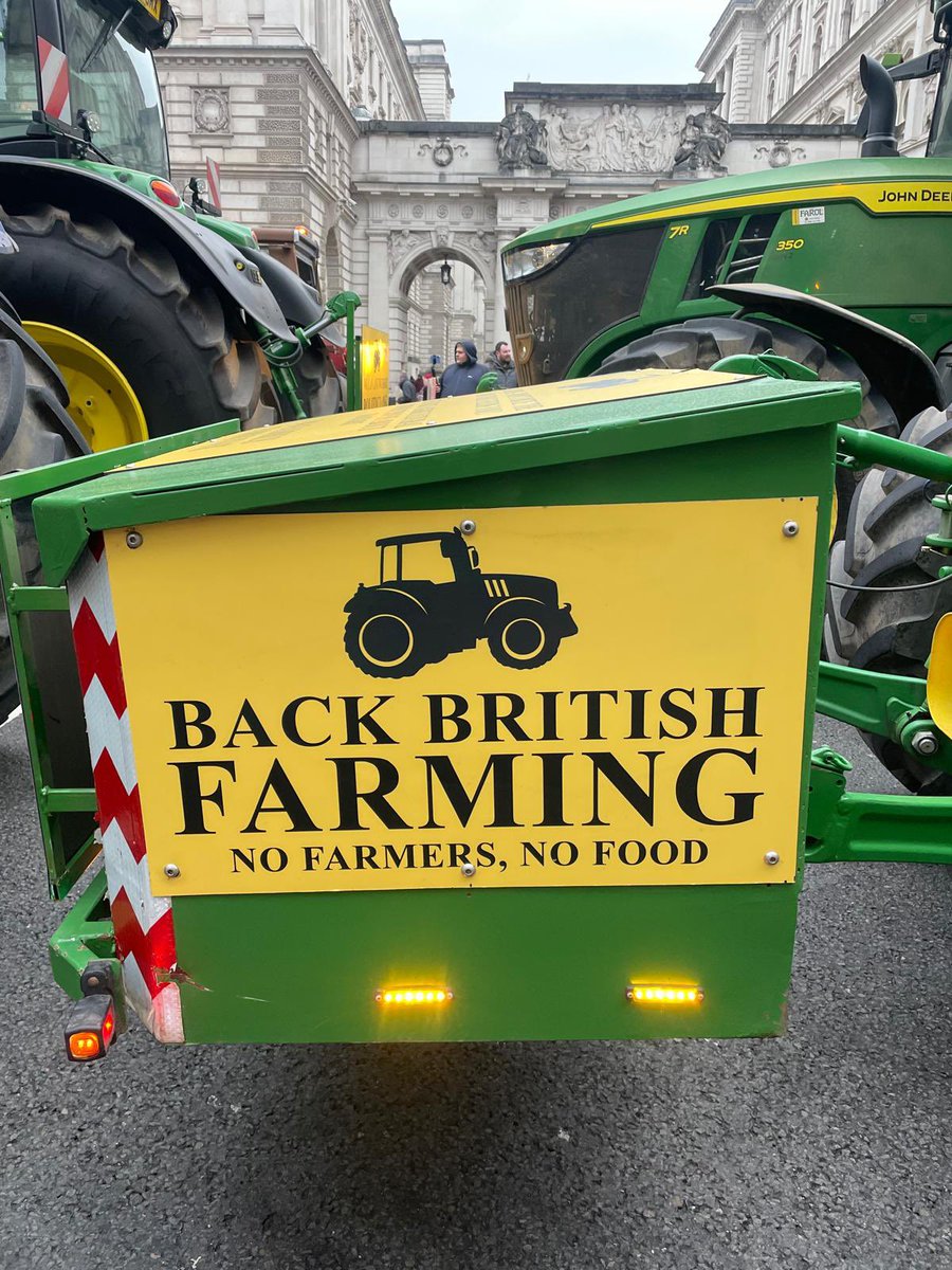 NoFarmsNoFoods's tweet image. Farmers are protesting in London today against the government’s inheritance tax on family farms. 

We can live without politicians. But we cannot live without food. 

Back British farming. No farmers, no food.