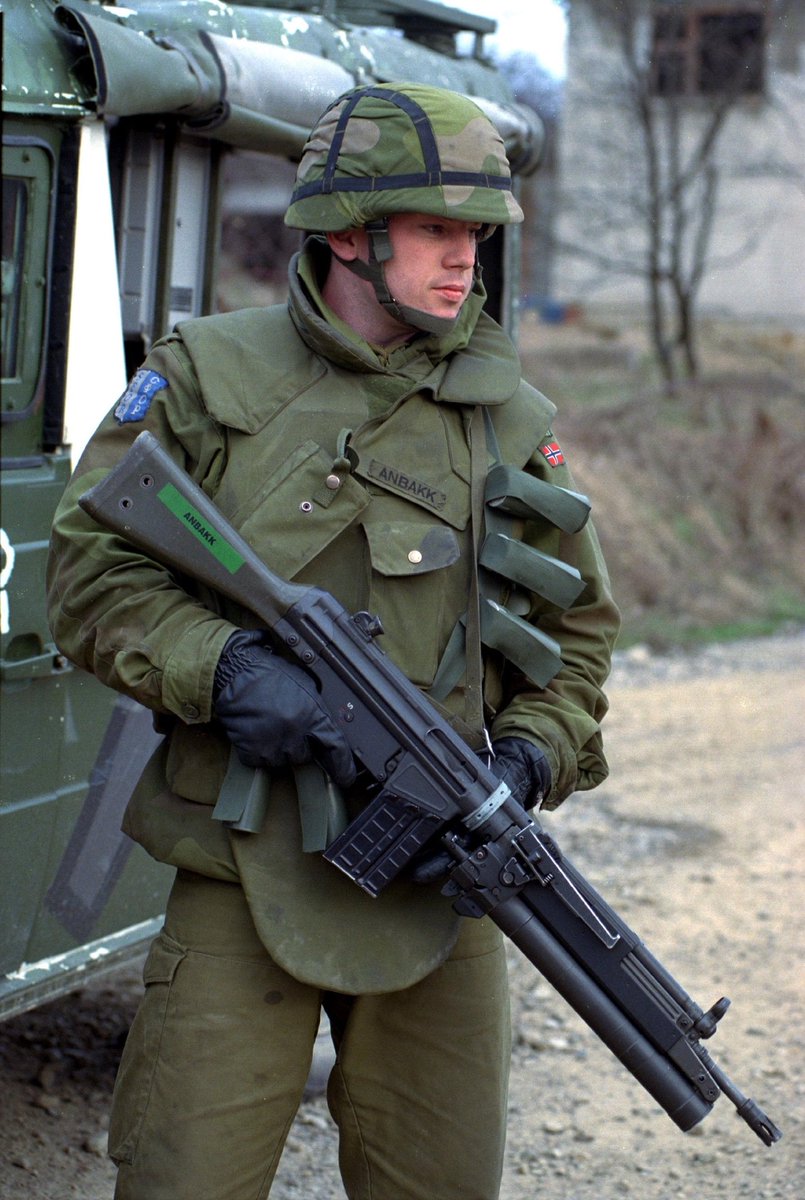 AK74respecter's tweet photo. Norwegian infantryman in Bosnia, 1997. https://t.co/b7eD7e4LA4