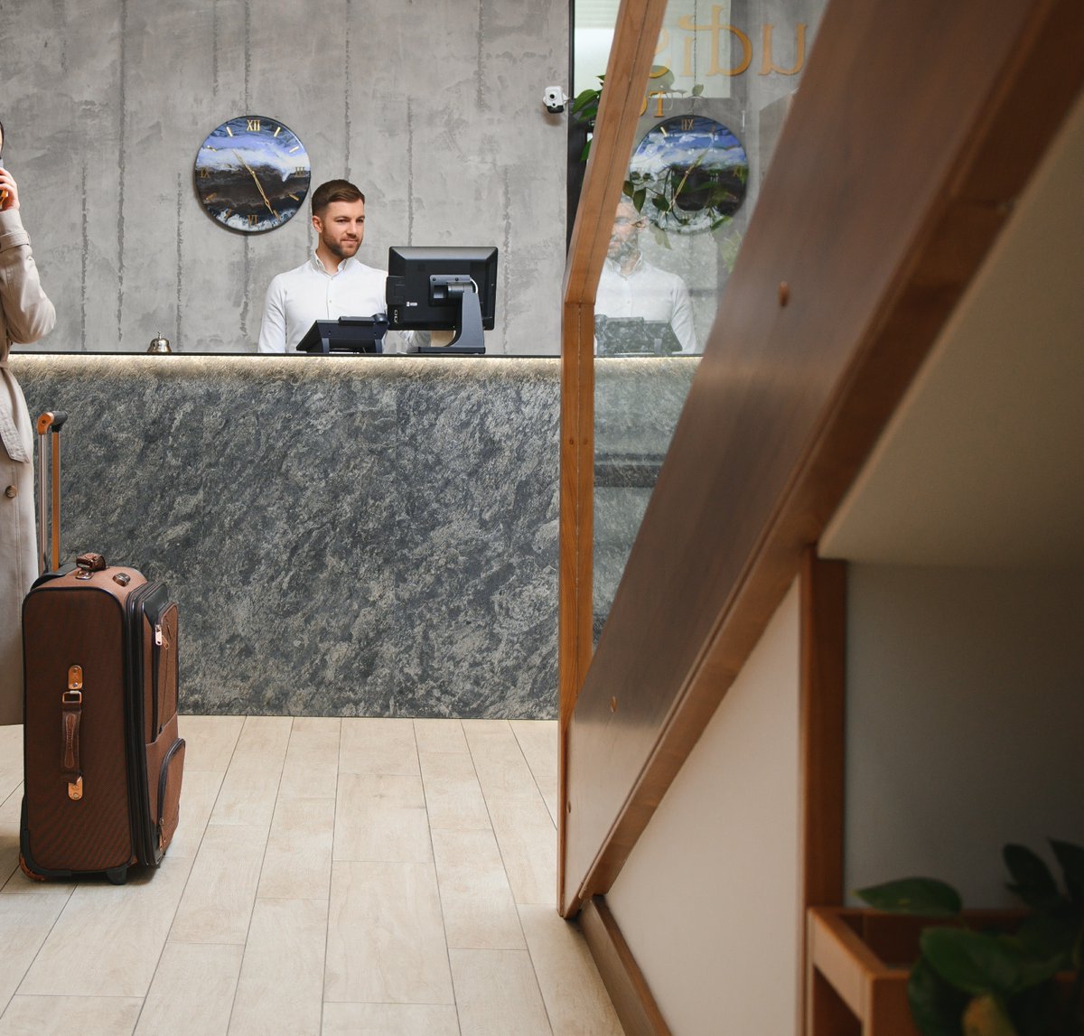 SilbarPhoenix's tweet photo. Hotels must maintain a level of security that is expected by their guests and staff. Employ a security team that cares with Silbar Security of Phoenix.

#silbarsecurityphoenix #hotelsecurity #securityconcierge https://t.co/KKZPLuLwtu